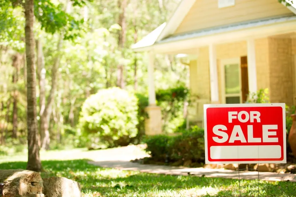 How to look for homes on probate